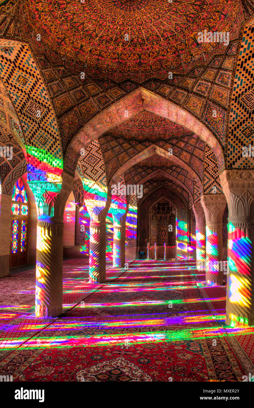 Die Nasir al-Mulk Moschee oder auch als Rosa Moschee im Zentrum von Shiraz im Iran Stockfoto