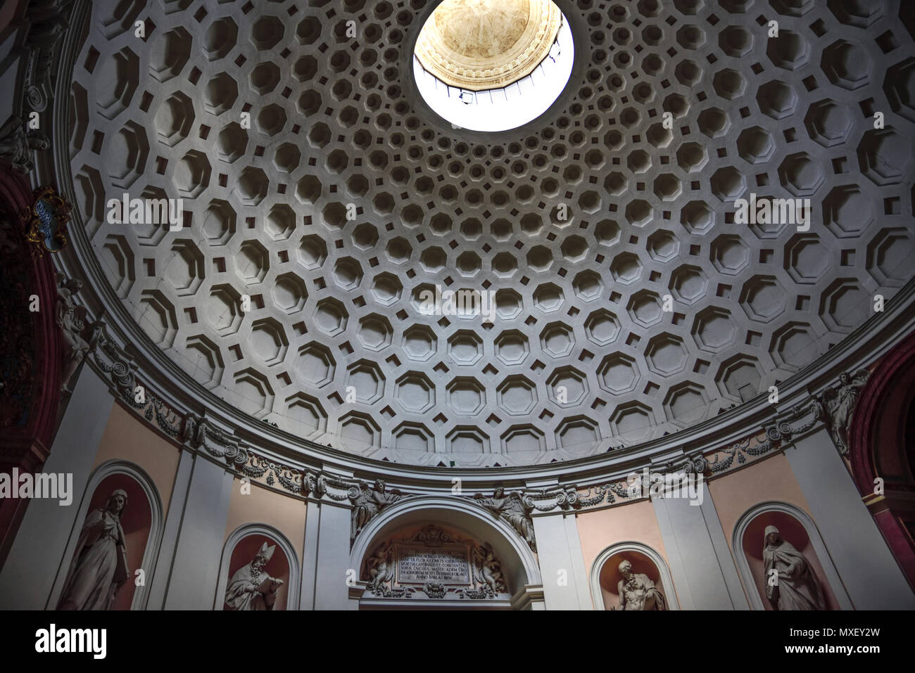 Rom, San Bernardo alle Terme, Kuppel der Kirche ähnlich wie das Pantheon Stockfoto