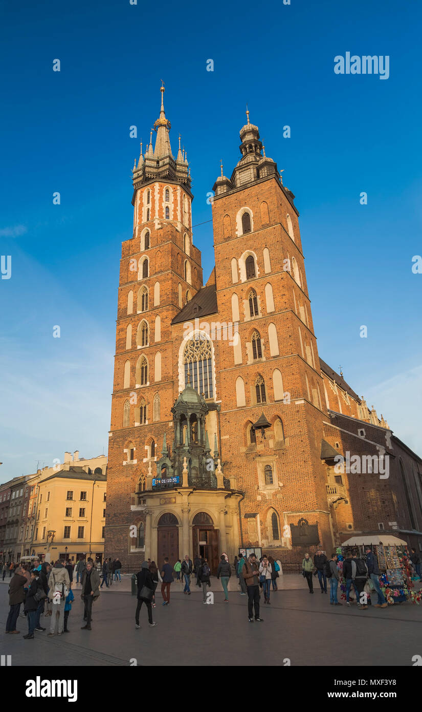Krakau, Polen - 26. OKTOBER 2015: St. Mary's Church oder die Kirche Unserer Lieben Frau in den Himmel. Krakau. Polen Stockfoto