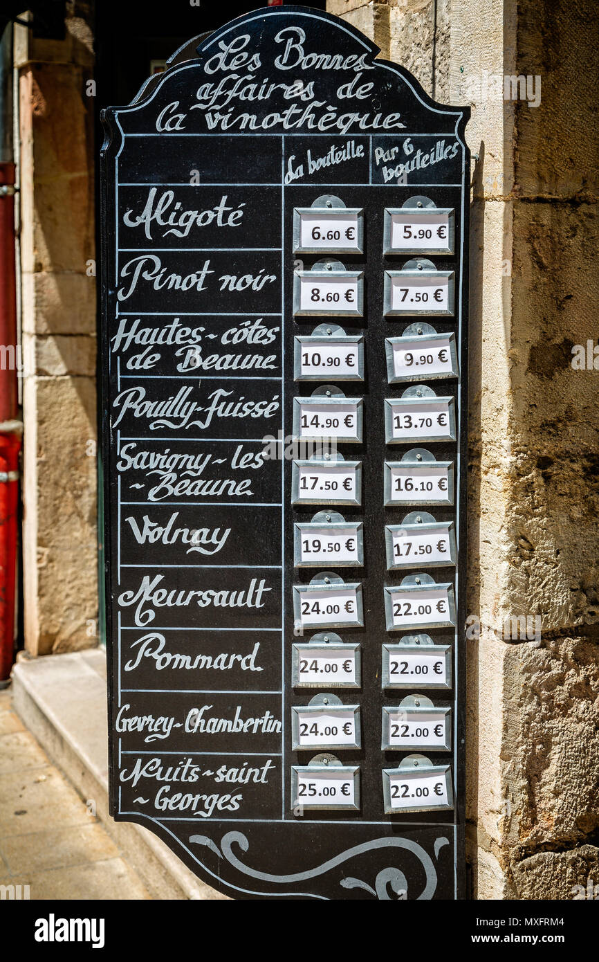 Burgunder Weine zum Verkauf Schwarzes Brett in Beaune, Burgund, Frankreich am 17. Juni 2013 getroffen Stockfoto