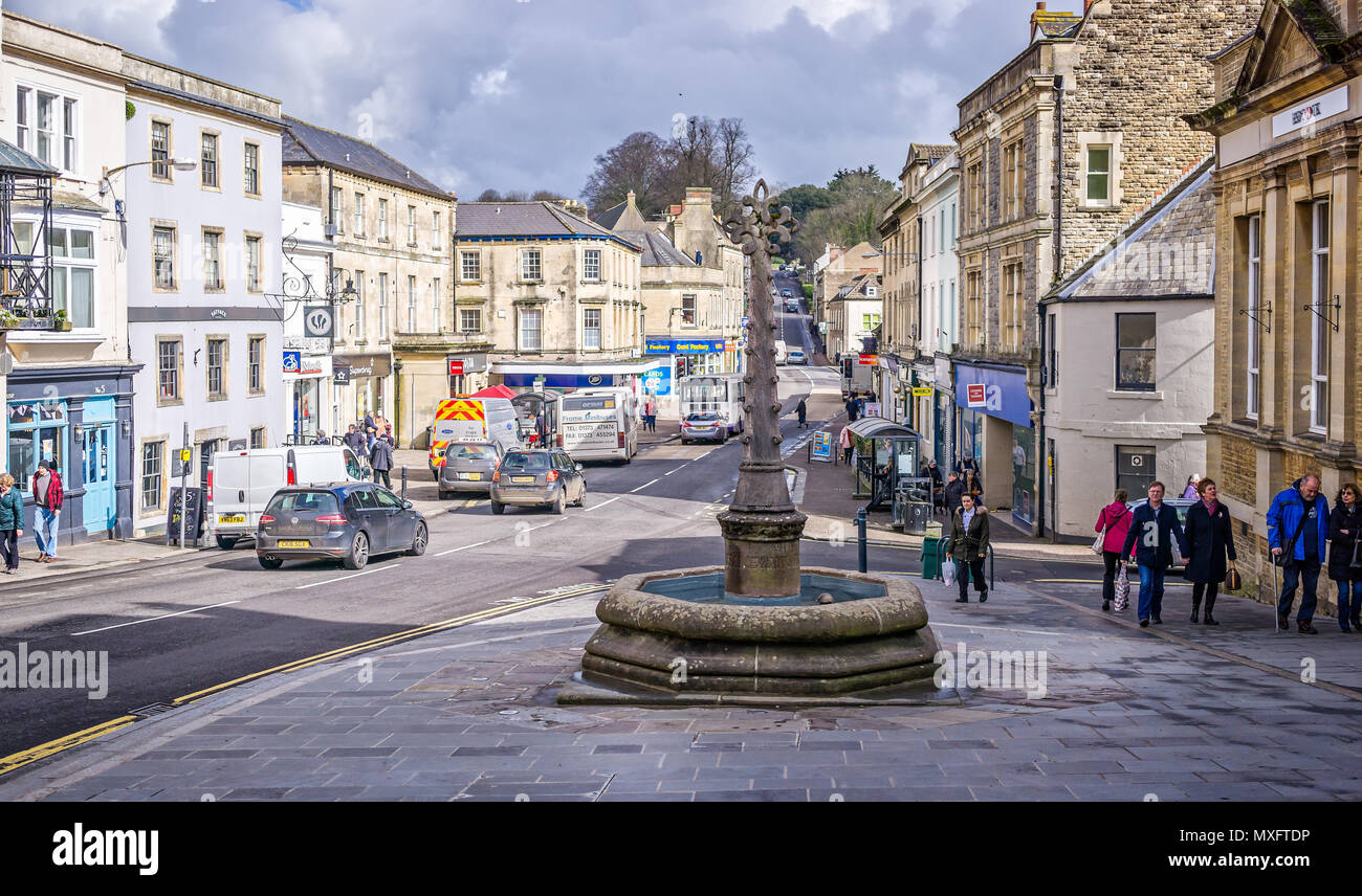 Frome Stadtzentrum & Markt Kreuz auf dem Marktplatz, Frome, Somerset, UK am 15. März 2018 getroffen Stockfoto