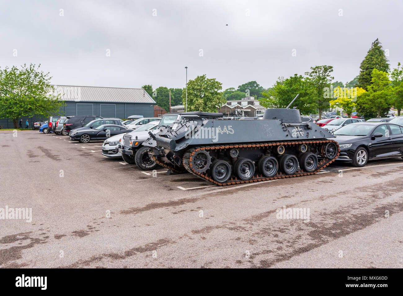 Ein Tank auf dem Parkplatz des Tank Museum geparkt Stockfoto