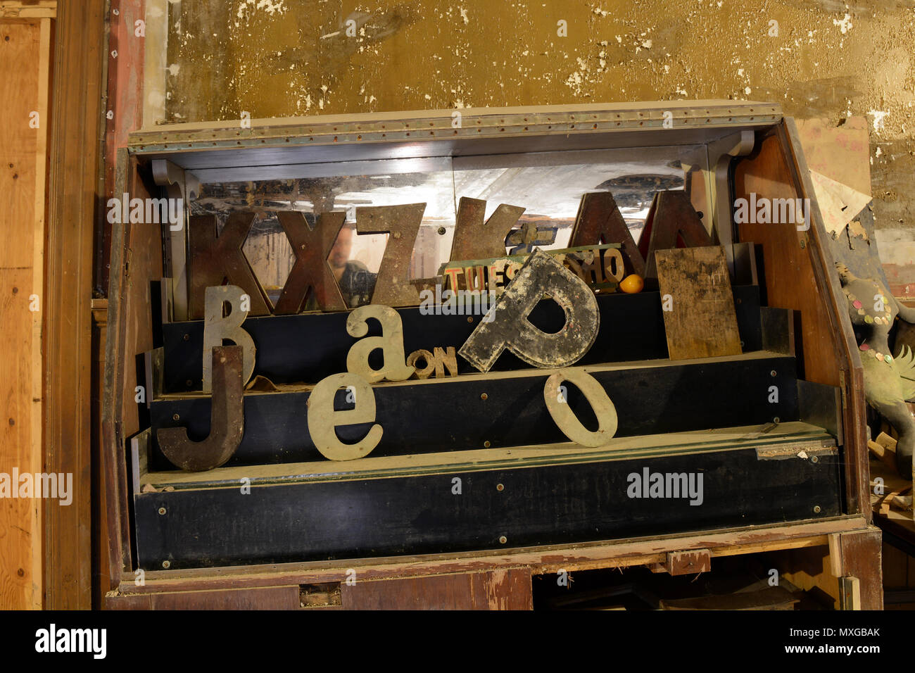 platz im theater mit 4 buchstaben