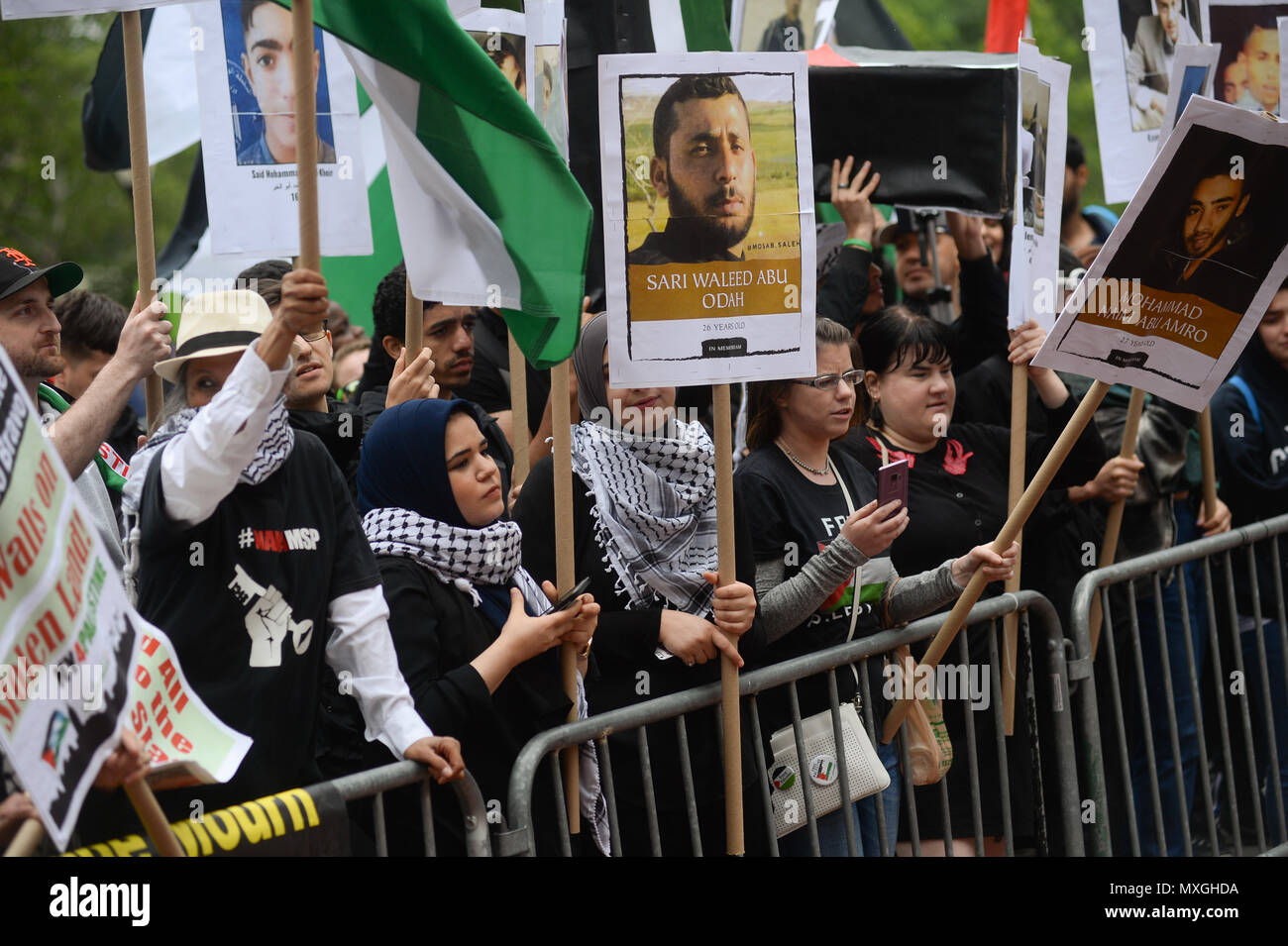 New York, USA. 3 Jun, 2018. Pro-Palestine Demonstranten in der Nähe des jährlichen Feiern Israel Parade am Juni 3, 2018 in New York City zeigen. Credit: Erik Pendzich/Alamy leben Nachrichten Stockfoto