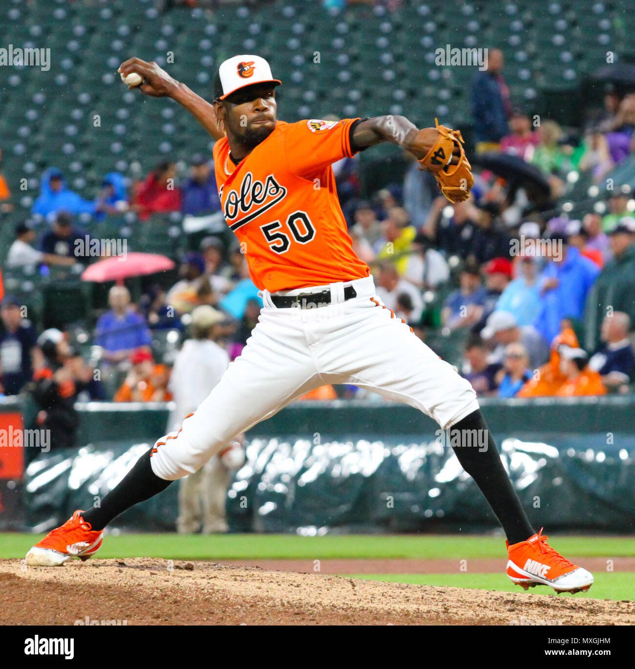 Juni 2, 2018 - die Baltimore Orioles Entlastung Krug Miguel Castro (50) während der New York Yankees vs Baltimore Orioles Spiel an Oriole Park at Camden Yards, Baltimore, Md. New York beat Baltimore 8-5. Jen Hadsell/CSM Stockfoto