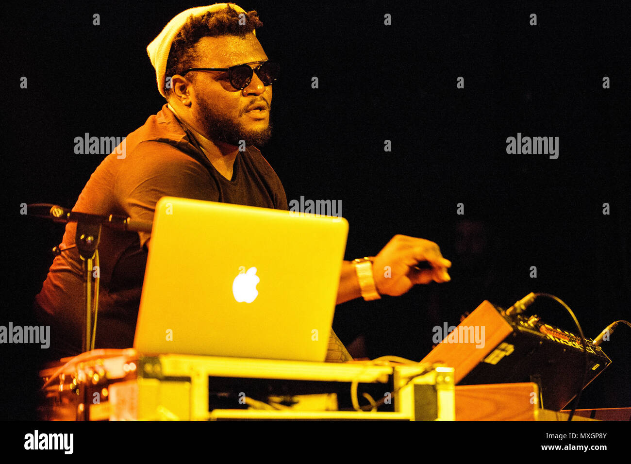 Kopenhagen, Dänemark. 3 Jun, 2018. Juni 3, 2018. Keyboarder Brandon Coleman führt live mit der Amerikanische Saxophonist, Komponist und Jazzmusiker Kamasi Washington bei Pumpehuset in Kopenhagen. (Foto: Gonzales Foto-Malthe Ivarsson). Credit: Gonzales Foto/Alamy leben Nachrichten Stockfoto