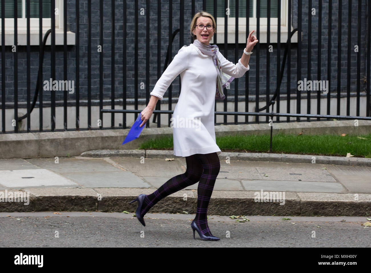 London, Großbritannien. 4. Juni 2018. Emma Walmsley, CEO von GlaxoSmithKline, Blätter 10 Downing Street nach einem Business Advisory Council Meeting, während der Führer von einigen der größten Unternehmen in Großbritannien mit über Brexit Gespräche von Ministerpräsident Theresa May und Minister update zur Verfügung gestellt wurden. Führende Vertreter der Wirtschaftn vorhanden inklusive BAE Systems Vorsitzender Roger Carr, Tesco CEO Dave Lewis und BT Chief Executive Gavin Patterson. Credit: Mark Kerrison/Alamy leben Nachrichten Stockfoto