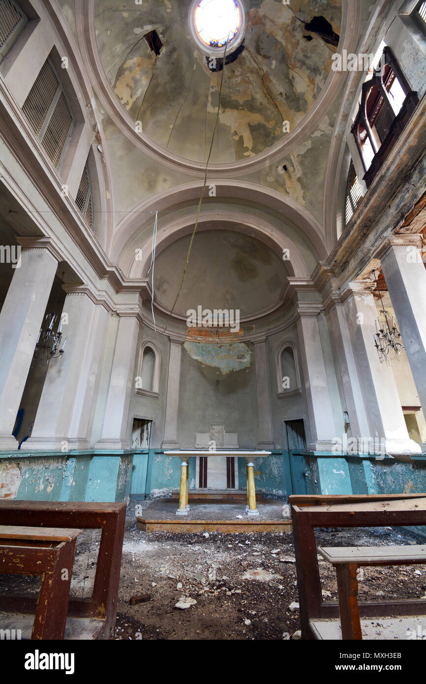 Verlassen Neo-klassischen italienischen Kirche im Zustand des Verfalls Stockfoto