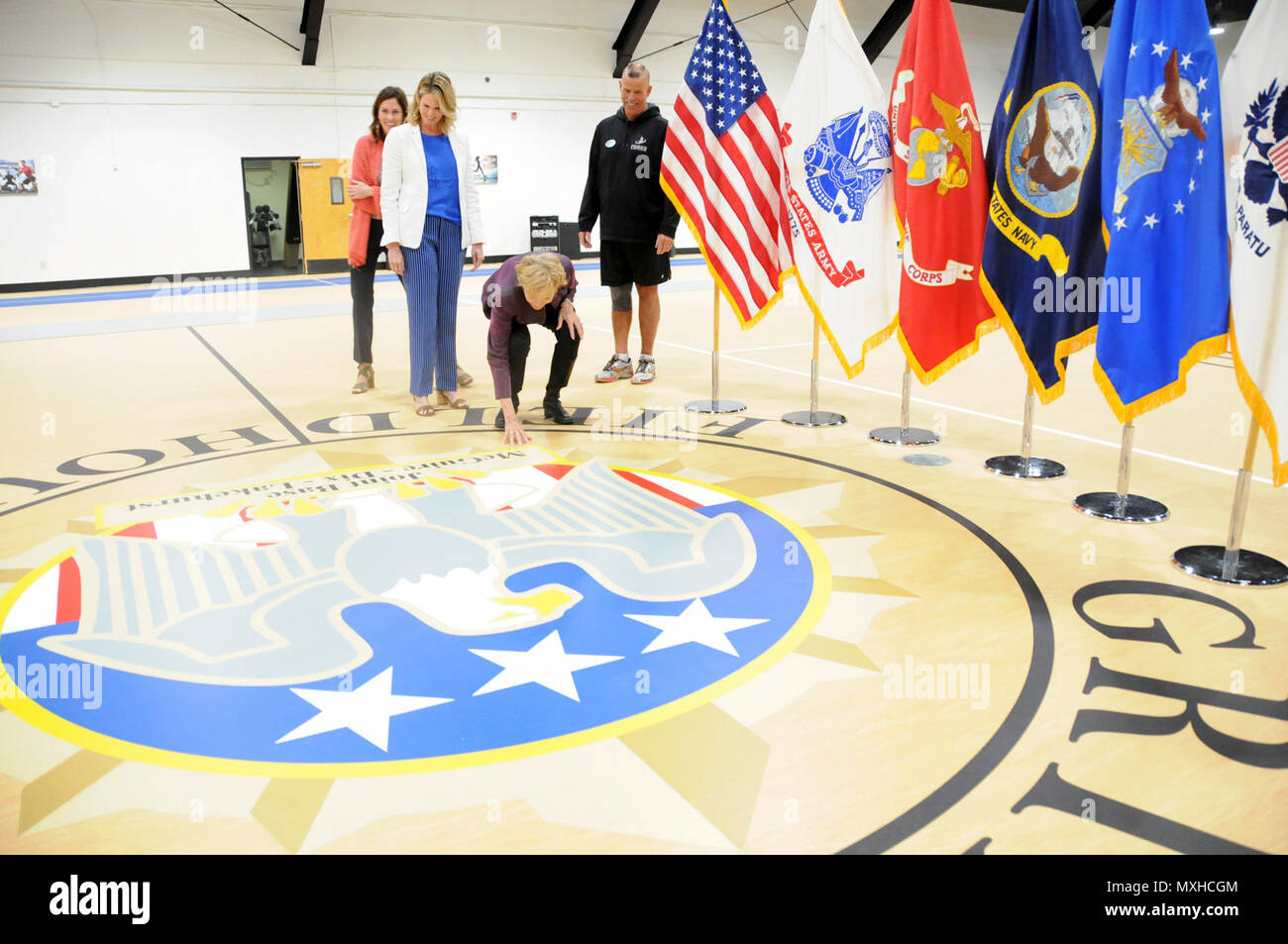 Wahrend Der Feierlichen Neueroffnung Fur Den Oberst Jack H