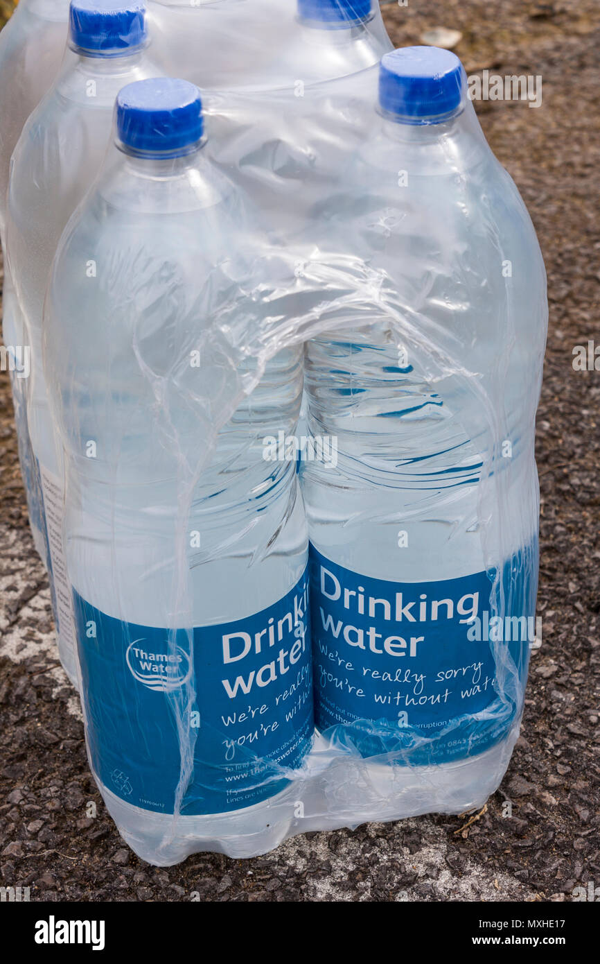 Thames Water Mineralwasser bereit zur Verteilung an Kunden ohne Wasserversorgung. Reading, Berkshire, England, GB, UK. 30. Juni 2014 Stockfoto