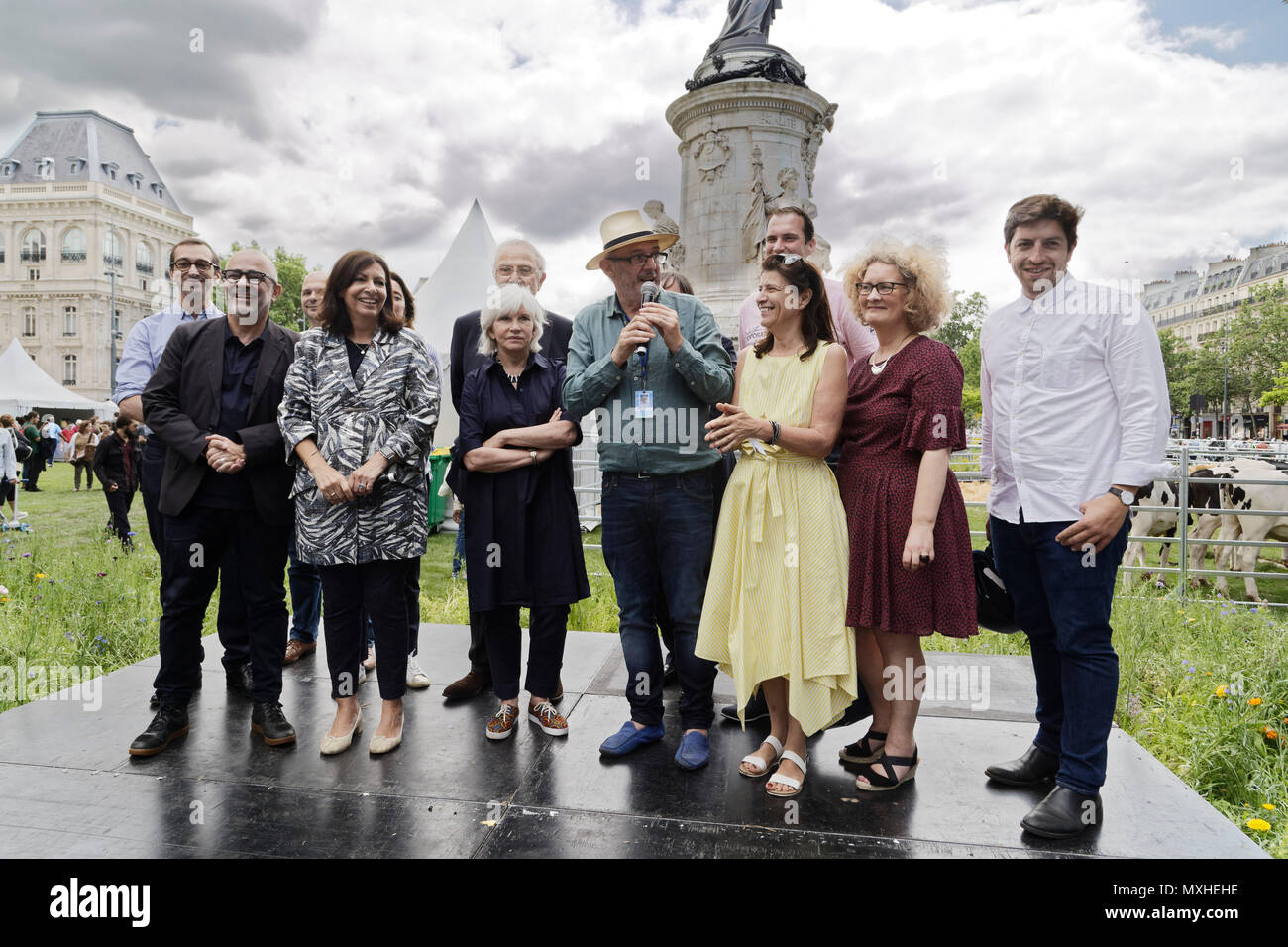 Paris, Frankreich. 2. Juni, 2018. Anne Hidalgo, Bürgermeister von Paris, Laurence Tubiana, Gad Weil, Abraham Komitès und Alexandra Cordebard darstellen. Stockfoto