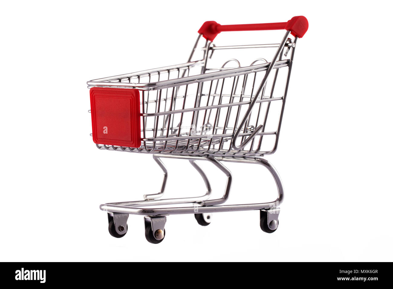 Warenkorb isoliert auf weißem Hintergrund. Stockfoto