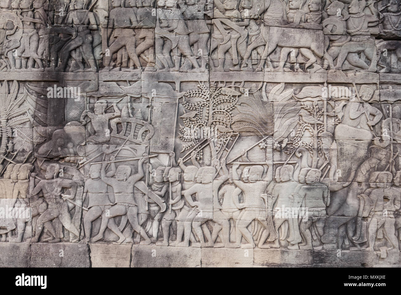 SIEM REAP - Januar 04, 2015: Historische Ruinen mit kunstvollen Steinmetzarbeiten von Bayon Tempel in Angkor Komplex am 04 Januar, 2015 in Siem Reap, Kambodscha. Stockfoto