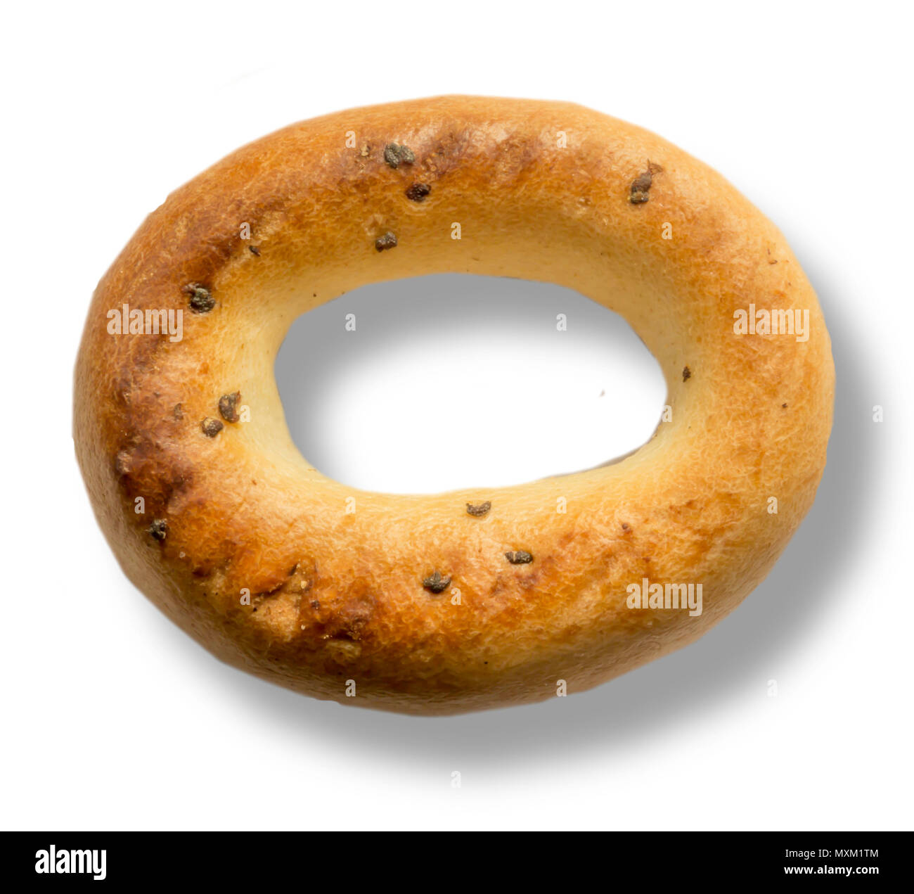 Eine Nahaufnahme der Rückseite Bagel mit Mohn. Snack in Europa. Isoliert Foto auf einem weißen Hintergrund für eine Site über die Küche, Essen. Stockfoto