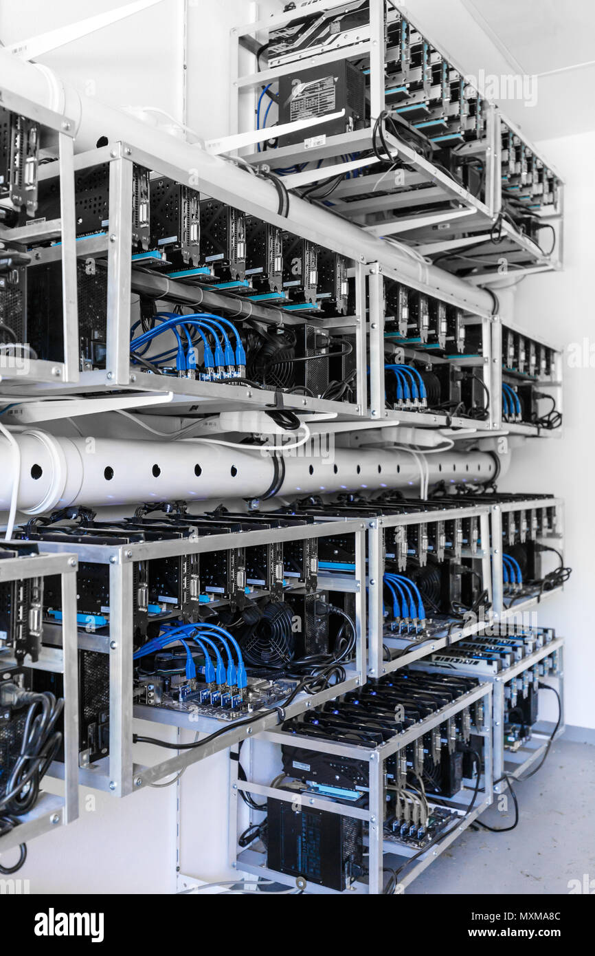 Grafikkarte des Computers arbeiten für etherium Bergbau. Crypto Währung Bergbau Stockfoto