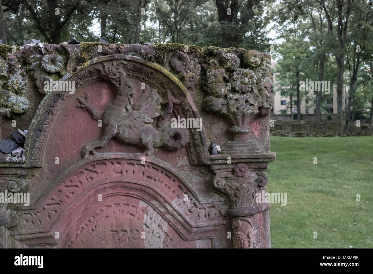 Grab Grabsteine im Gelände der Alte jüdische Friedhof, Battonnstrasse, 60316 Frankfurt am Main, Hessen, Deutschland Stockfoto