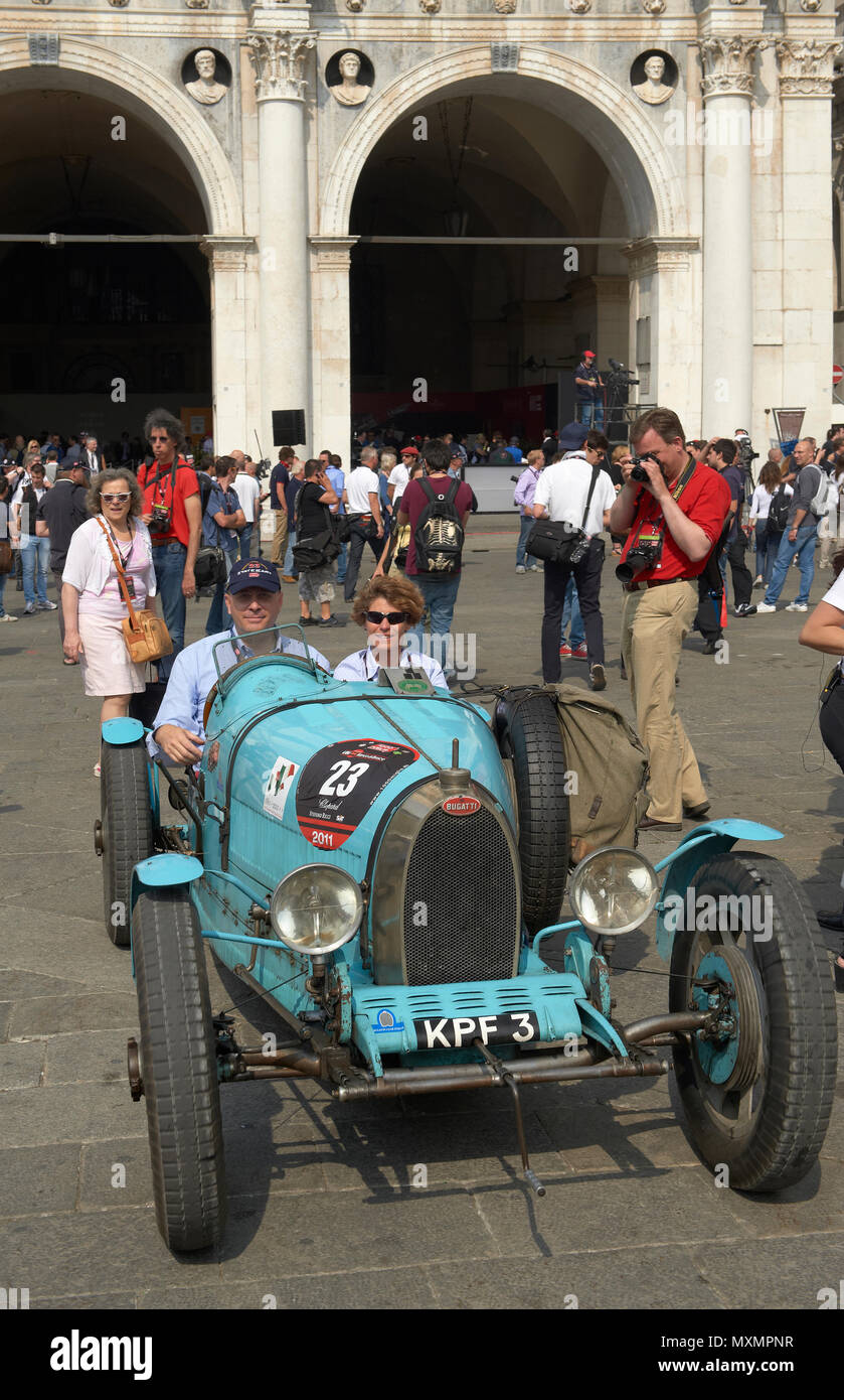BRESCIA, ITALIEN - Mai 12: ein Bugatti Typ 35 von 1925 an der puncing der Mille Miglia, dem berühmten Rennen für historische Fahrzeuge, Mai 12,2011 in Brescia, Italien Stockfoto