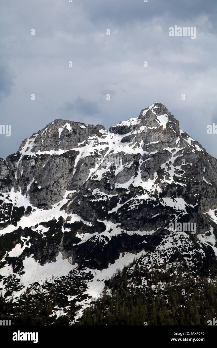 Anzeigen einer alpinen Berglandschaft in den Dolomiten Stockfoto