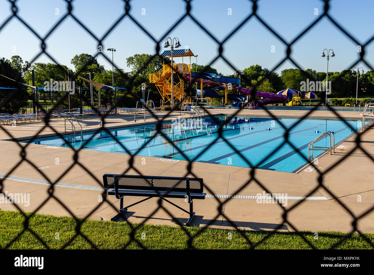 Schließlich der Pool ist offen für mehr Sommer Spaß Stockfoto