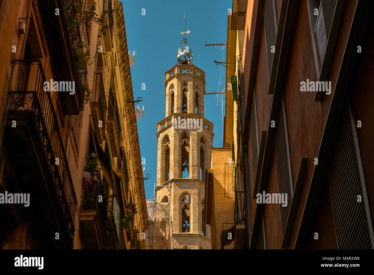 BARCELONA, Spanien - 9. APRIL 2017: Kirchturm der Basílica de Santa Maria del Mar in Barcelona, Spanien Stockfoto