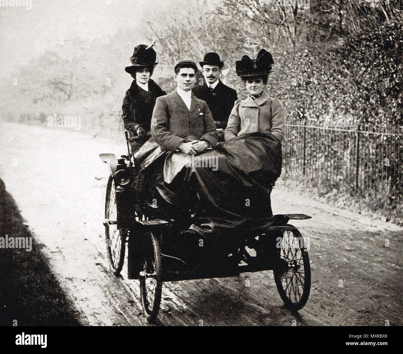 Pioniere der frühen Autofahren, circa 1890s Stockfoto