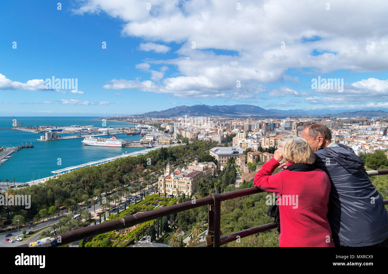 Blick über die Stadt und Hafen Vom Castillo Gibralfaro, Malaga, Costa del Sol, Andalusien, Spanien Stockfoto