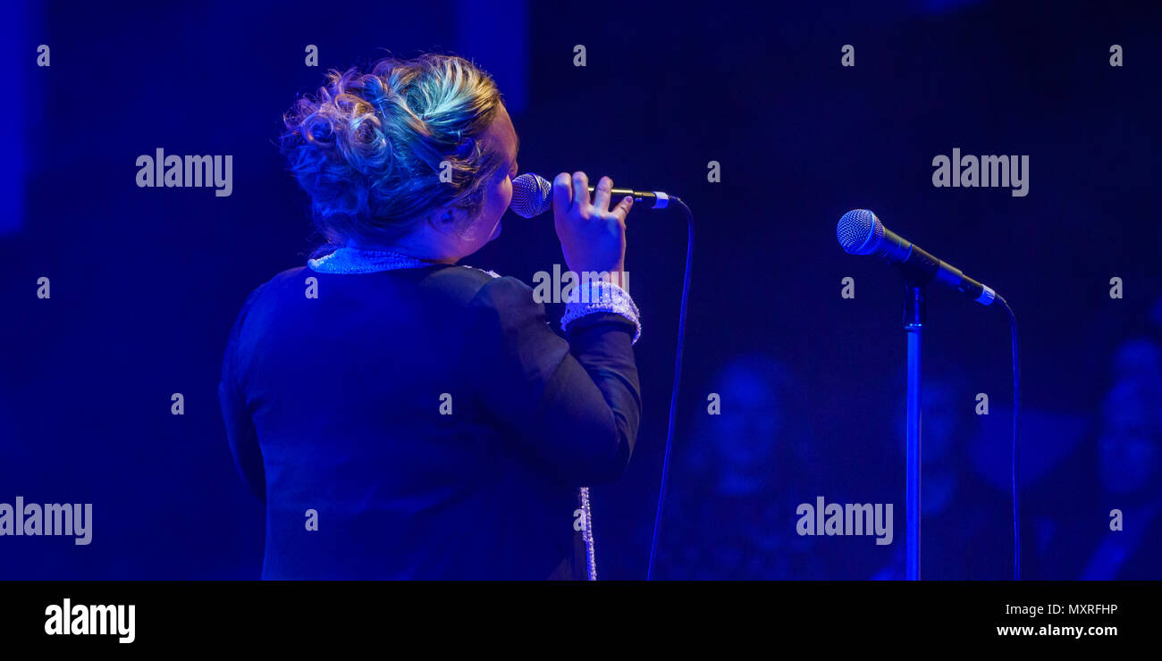 Frau Singen, Sommerfest, Reykjavik, Island Stockfoto