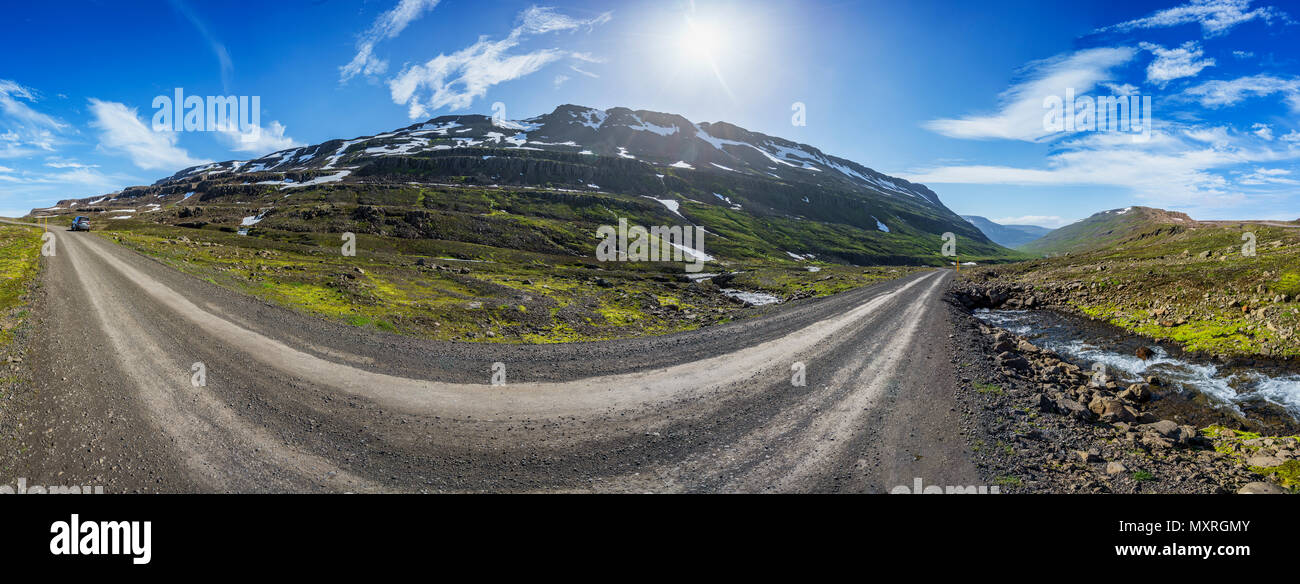 Straße, Mjoifjordur, Ost Island Stockfoto