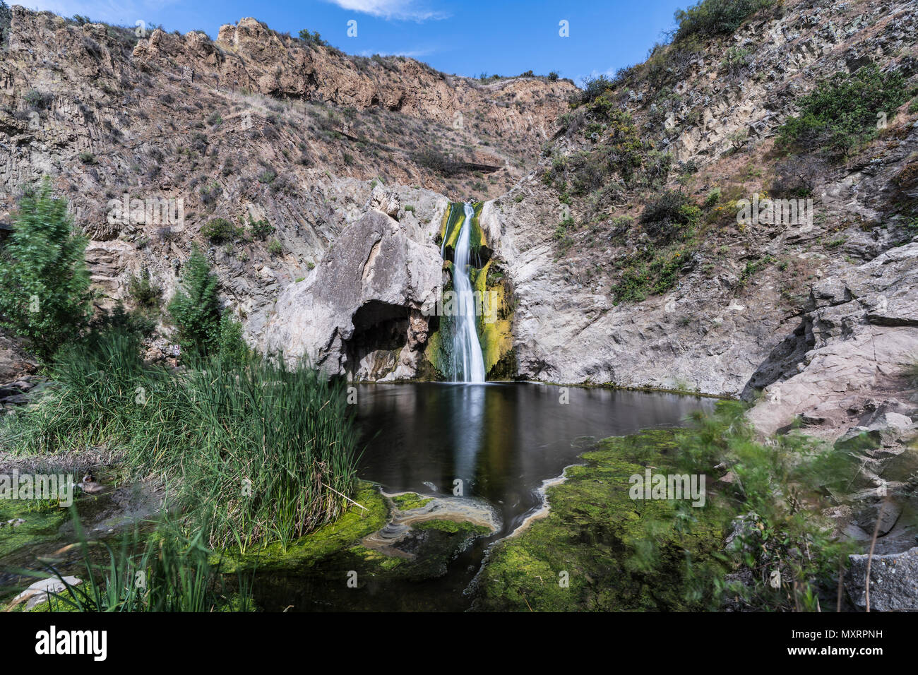 Paradies fällt mit Motion blur Wasser bei beliebten Wildwood Regional Park in Thousand Oaks, Kalifornien. Stockfoto