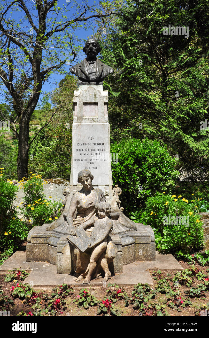 Denkmal für Arzt Gregorio Rafael da Silva d'Almeida, Sintra (in der Nähe von Lissabon), Portugal Stockfoto