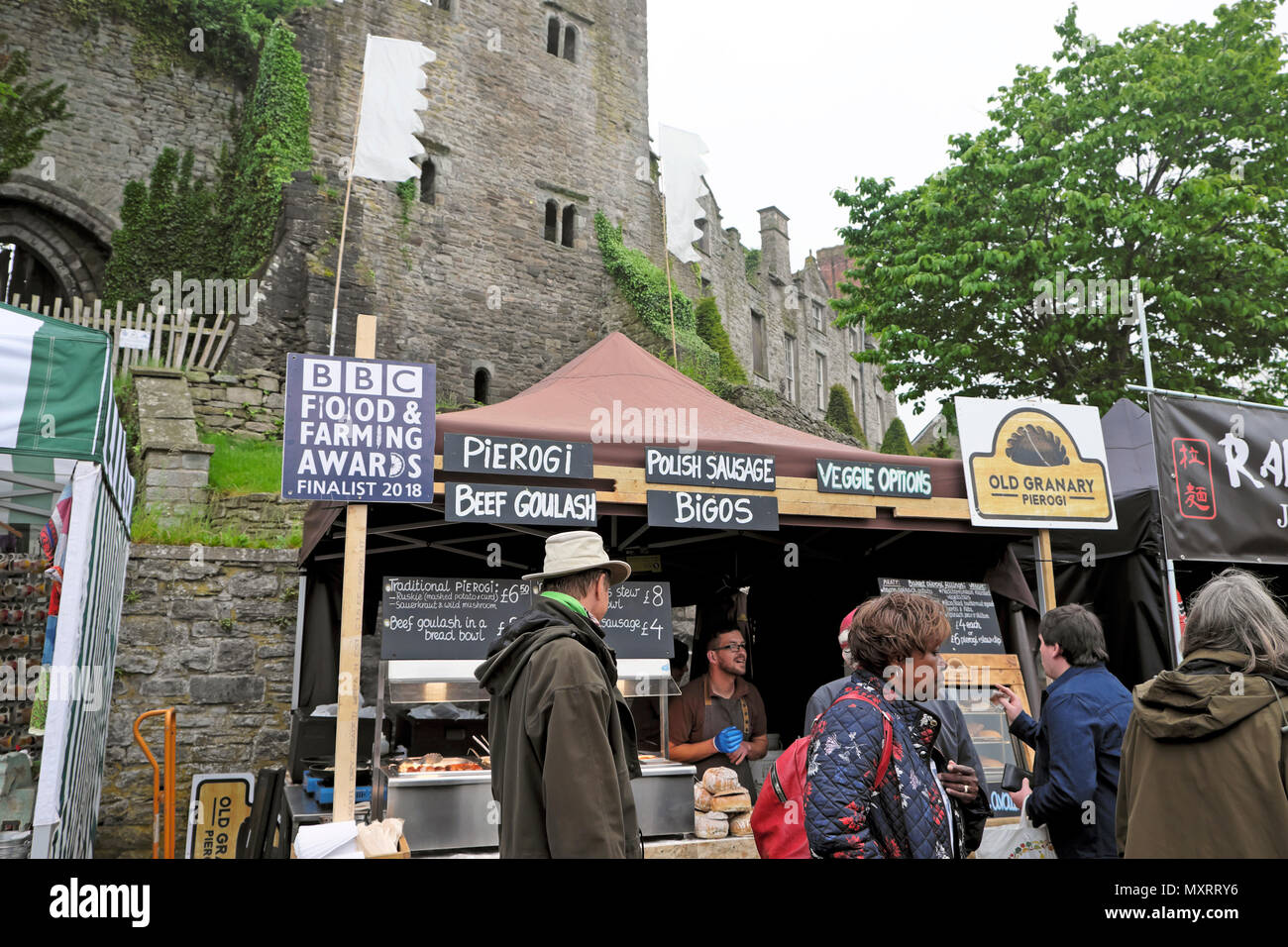 BBC Food and Farming Auszeichnungen polnische Straße Marktstand während der Hay Festival 2018 in Hay-on-Wye Stadtzentrum Wales, UK KATHY DEWITT Stockfoto