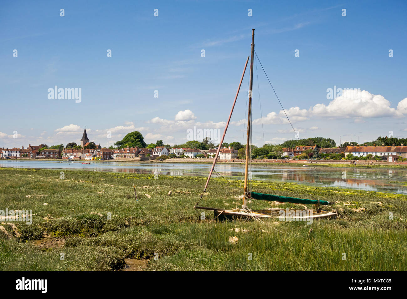 Bosham Hafen in West Sussex als die Flut an einem sonnigen Tag im Juni kommt. Stockfoto