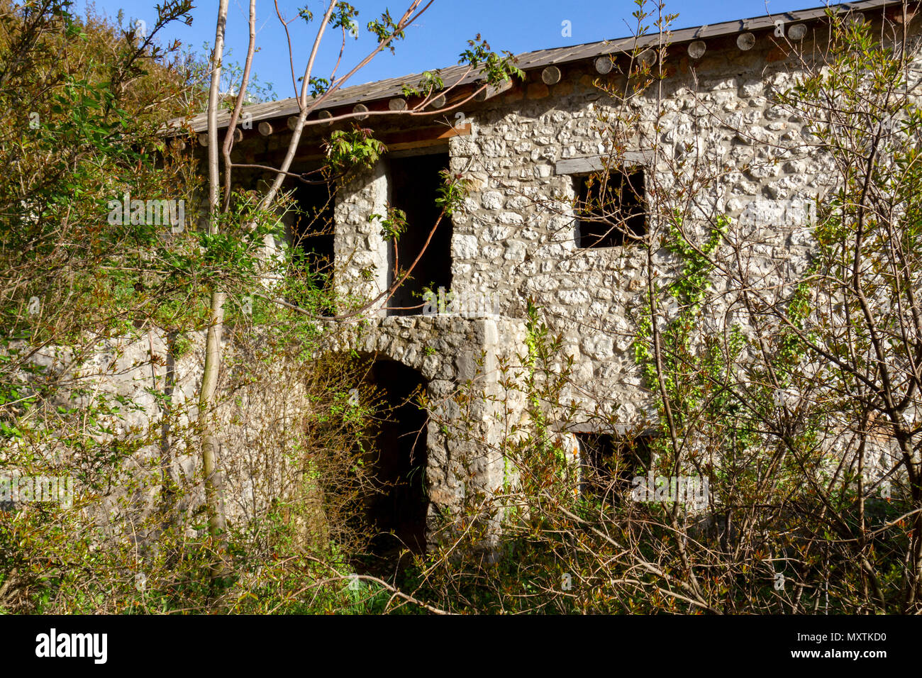 Verlassenes Haus in Hanglage die Überreste von Počitelj, ein UNESCO-Weltkulturerbe der Stadt in der Nähe von Mostar in Bosnien. Stockfoto