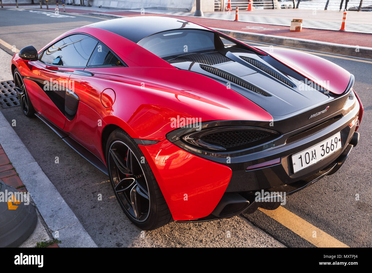 Busan, Südkorea - 16. März 2018: McLaren 570 S Nahaufnahme Rückansicht, es ist ein Sportwagen entwickelt und von McLaren Automotive hergestellt Stockfoto