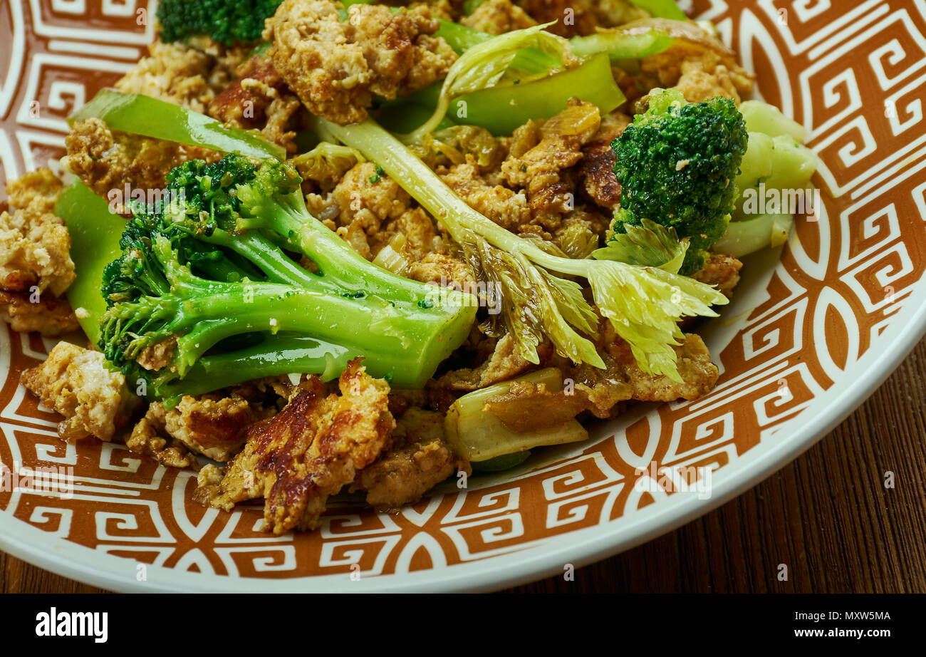 Chinesischen Boden Chicken Bowl und Sauce, gut mischen. Stockfoto