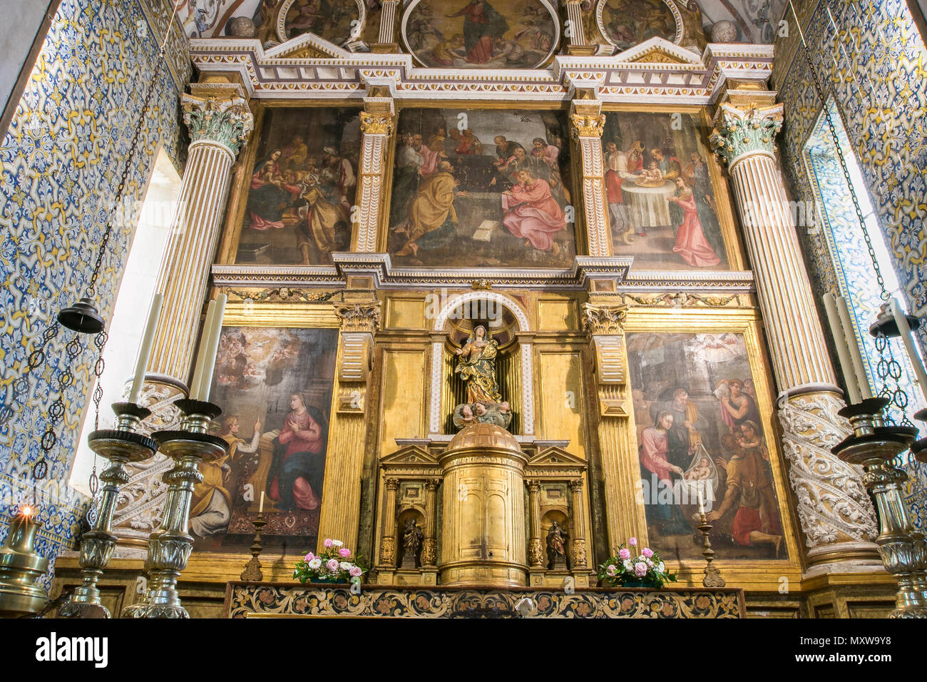 Innenraum der Igreja de Santa Maria - Saint Mary's Church in Obidos, Portugal. Stockfoto