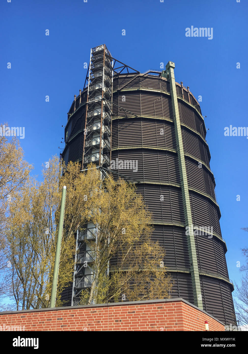 Der Gasometer ist ein Industriedenkmal und Wahrzeichen der Stadt