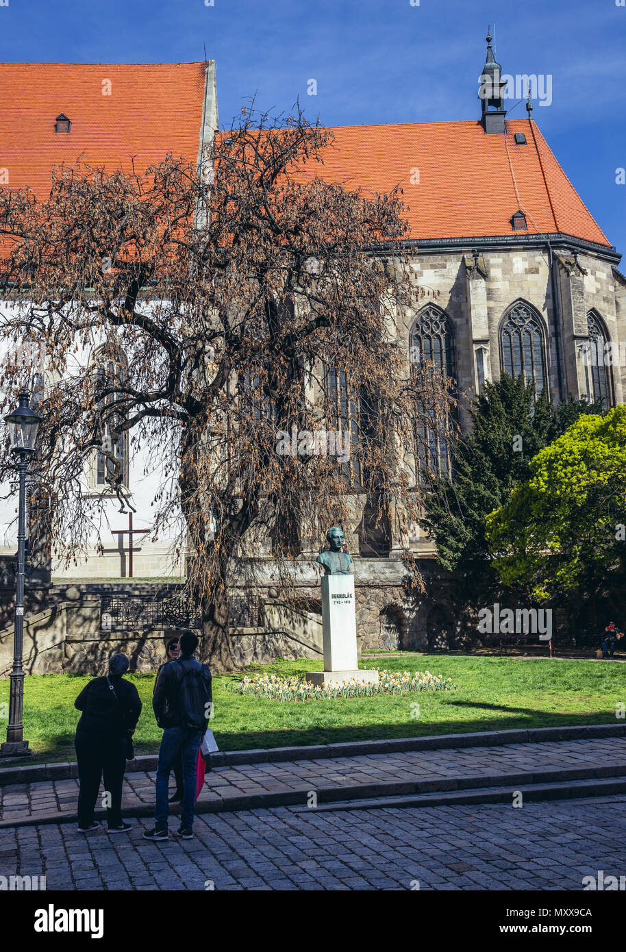 Büste von Anton Bernolak vor Saint Martin's Cathedral in Bratislava, Slowakei Stockfoto