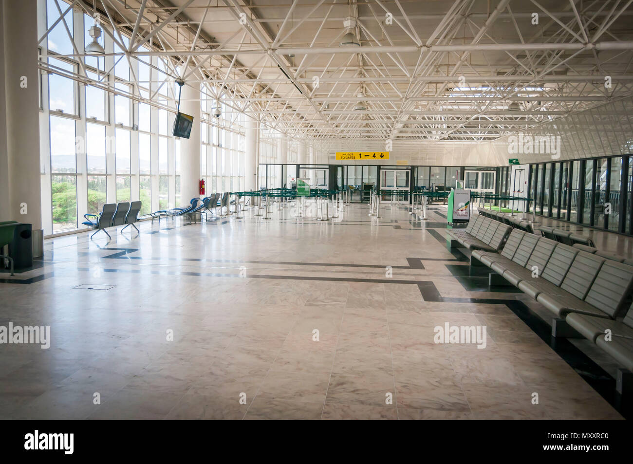 ADDIS ABEBA, Äthiopien. April 2013. Leere Abflughalle in der Bole International Airport. Stockfoto