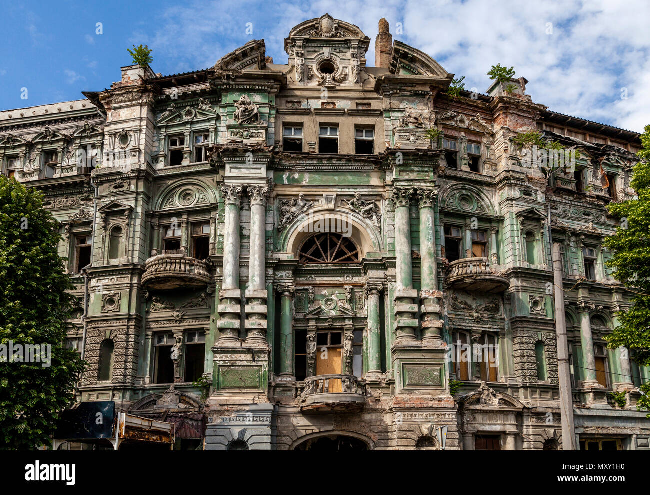 Zerbröckelnde verfallende Gebäude in Odessa, Ukraine Stockfoto