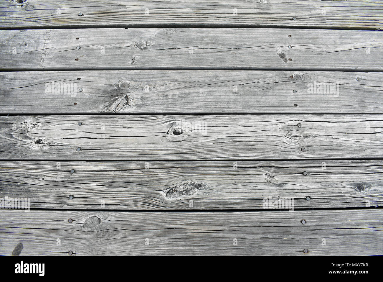 Grau, abgenutzt Holzplanken auf einem Deck Stockfoto