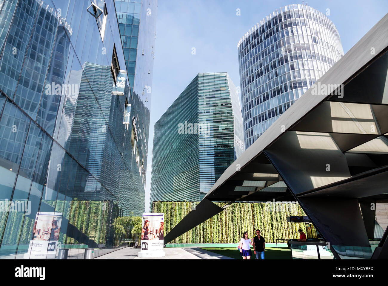 Mexico City, Hispanic, Mexican, Colonia Granada, Plaza Carso, Einkaufs-Unterhaltungskomplex, außen, grüne Mauer, vertikaler gard Stockfoto