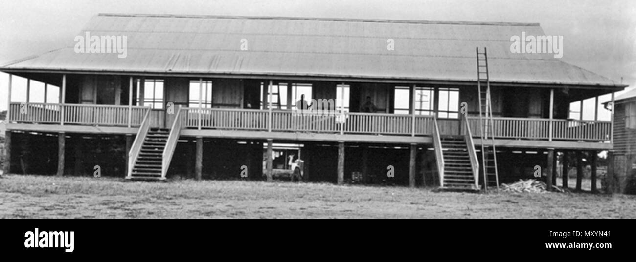 Mackay West Schule Ergänzungen im Bau, 1947 nach Norden. Mackay West Schule 171167936?Suchbegriff=Mackay west Schule & Amp; searchLimits=l-state=Queensland) Angesichts der überfüllten Zustand der staatlichen Schule am Mackay West, ein neues Schulgebäude, mit einer gesamten Messung von 82 Fuß und 23 Fuß. hat gerade durch die öffentliche Arbeiten Abteilung abgeschlossen worden. Das Gebäude umfasst drei Zimmer, ein measureing 24 ft. 6 von 23 ft. und zwei Zimmer von 21 bis 23 ft. Das Gebäude ist umgeben von einer Veranda, an deren Ende befindet sich ein Abstellraum für sportliche Material. Das Gebäude ist abgeschlossen w Stockfoto