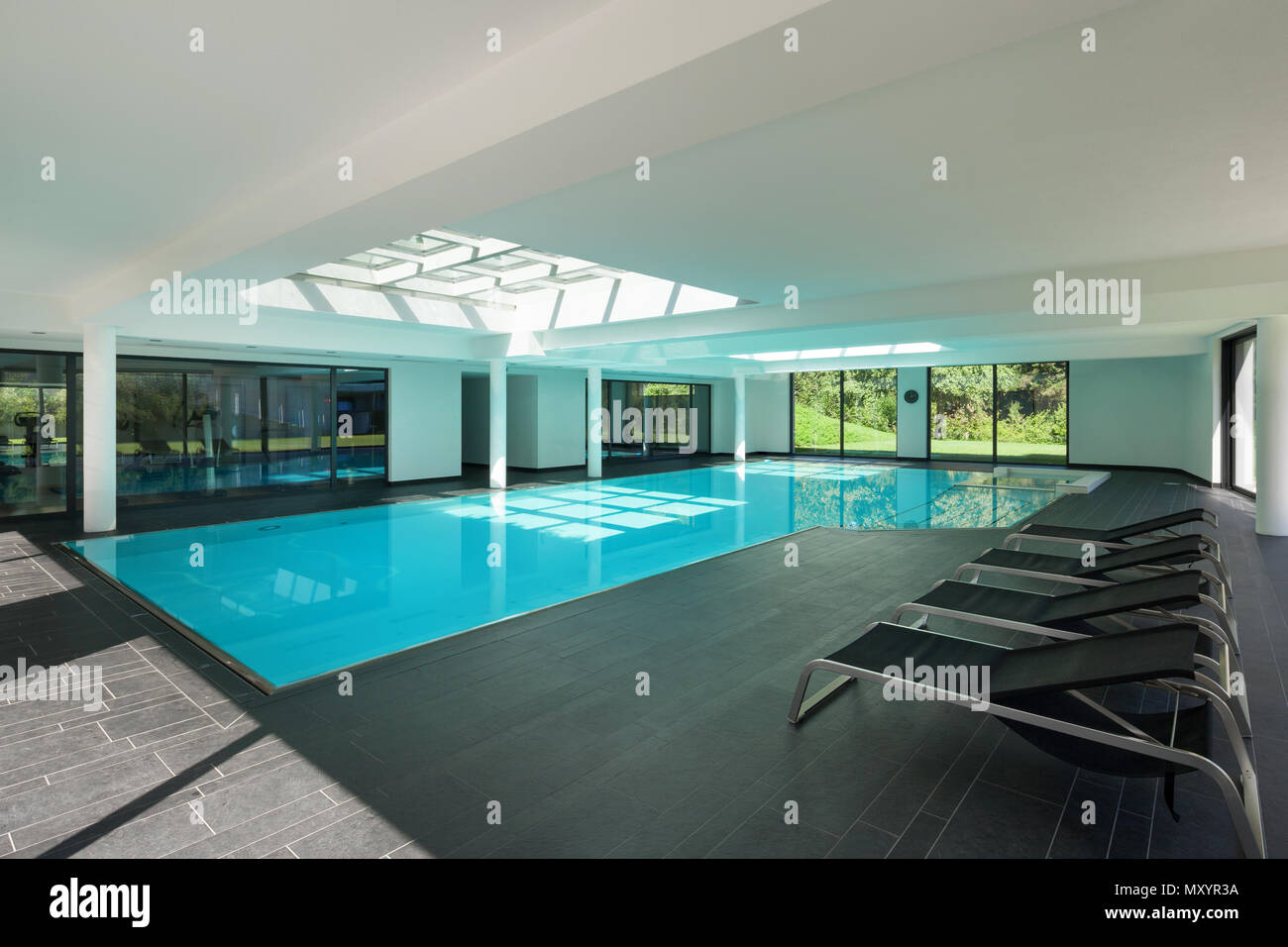 Hallenbad Ein Modernes Haus Mit Spa Stockfoto Bild 188695566