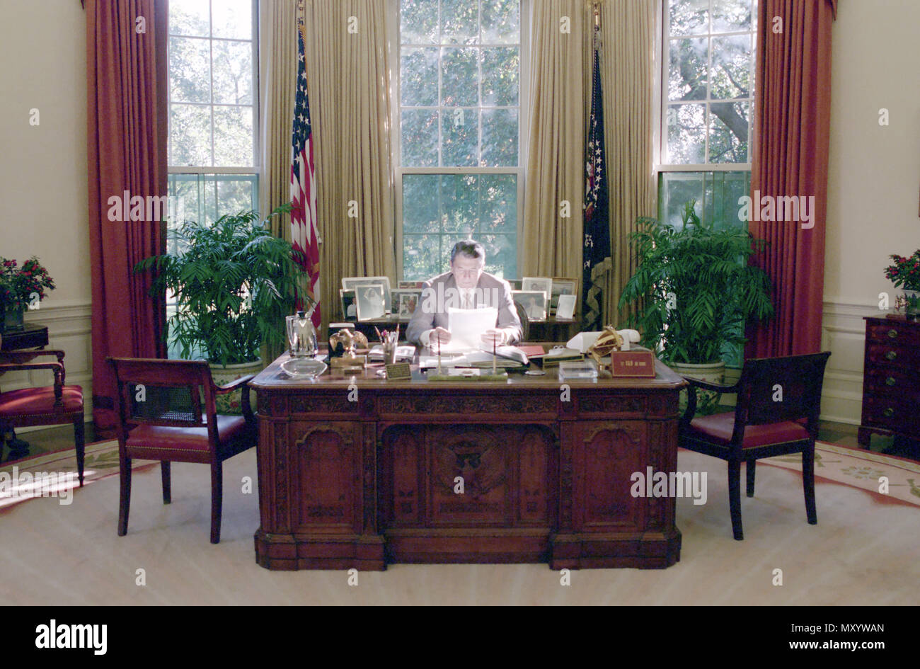 10/26/1988 Präsident Reagan im Oval Office Stockfoto