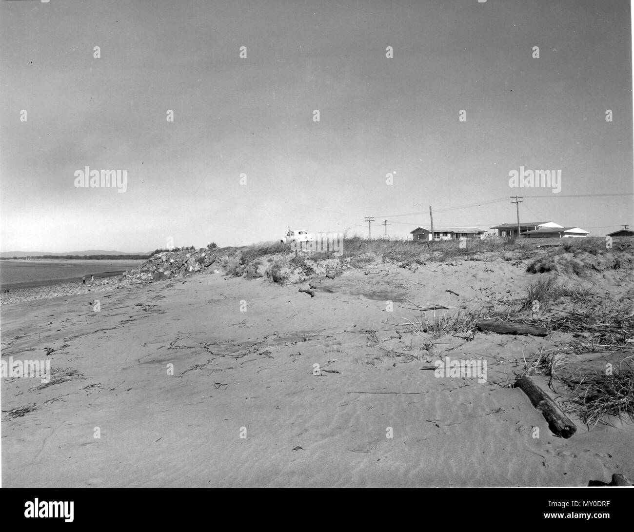 Stützmauer, Osten Mackay, Juni 1968. Der Zyklon in Mackay. 124149359?Suchbegriff=Stützmauer osten Mackay & Amp; searchLimits=l-state=Queensland) BRUCH IN DER EAST POINT SPUCKEN. Zusammenbruch der Sandy Creek Bridge. [Von elektrischen Telegrafen.] (AUS UNSERER EIGENEN KORRESPONDENTEN.) MACKAY, Februar 7. Die Männer an der Lotsenstation Bericht, einen Bruch in der East Point Spit vorgenommen wurde, 150 m breit, die durch die jüngsten Zyklon. Der Strom wird durch läuft, und es wird vermutet, dass ein Teil der steinernen Stützmauer weggespült wurde. Ein Bericht des Zusammenbruchs der Sandy Creek Bridge bei 9 eingegangen. Stockfoto