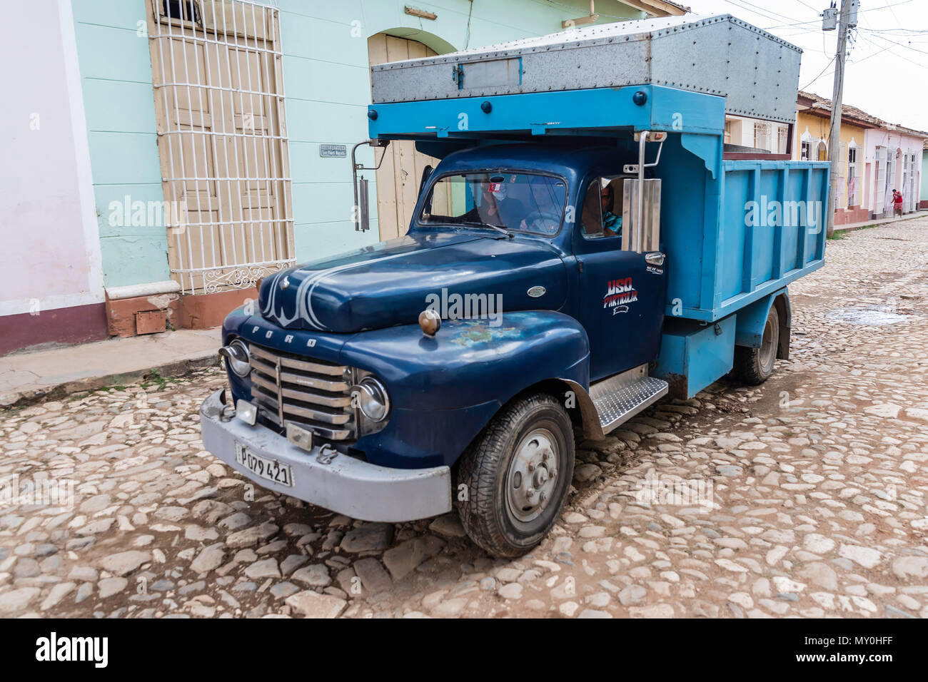 Ein Jahrgang 1950 des amerikanischen Ford LKW arbeiten in der UNESCO Weltkulturerbe Stadt Trinidad, Kuba. Stockfoto