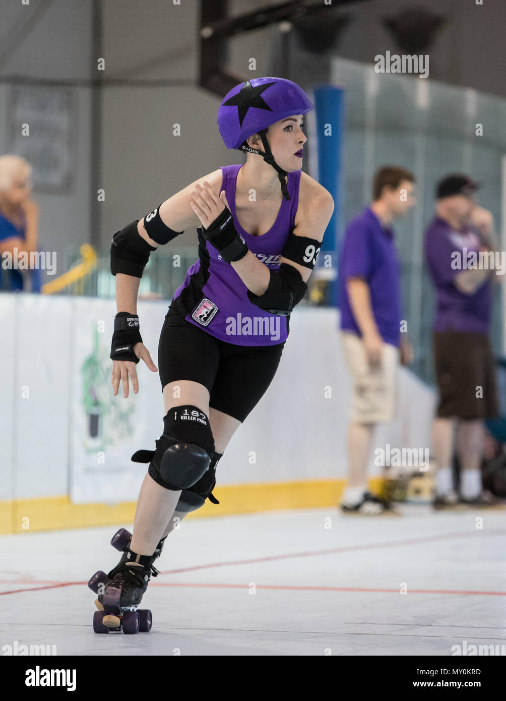 Roller Derby Aktion mit Sonoma vs Shasta in Redding, Kalifornien. Stockfoto