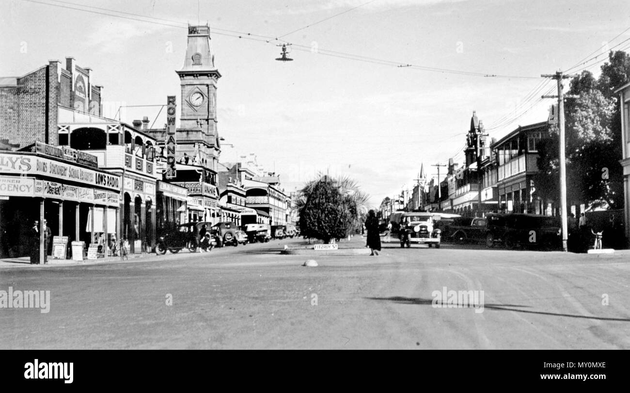 Palmerin Street, Warwick, c 1938. Was ist ein Name? PALMERIN STRASSE 177465661? Suchbegriff=palmerin Straße Warwick & Amp; searchLimits=l-state=Queensland) - HERKUNFT DES NAMENS - ein Puzzlespiel für Bewohner - vielfältige Erklärungen - wie Warwick's Main business Durchgangsstraße der Name Palmerin-Straße ableiten? Scheinbar eine Frage nicht so sehr schwer zu beantworten, und doch ein Vertreter der täglichen Nachrichten gestern versuchte mehr als 20 Bewohner und jedes praktisch hatte eine andere Lösung, was plötzlich in ein Rätsel entwickelt hatte. Selbst anerkannte lokale Historiker, wenn sie in der Bilanz gewogen, w Stockfoto