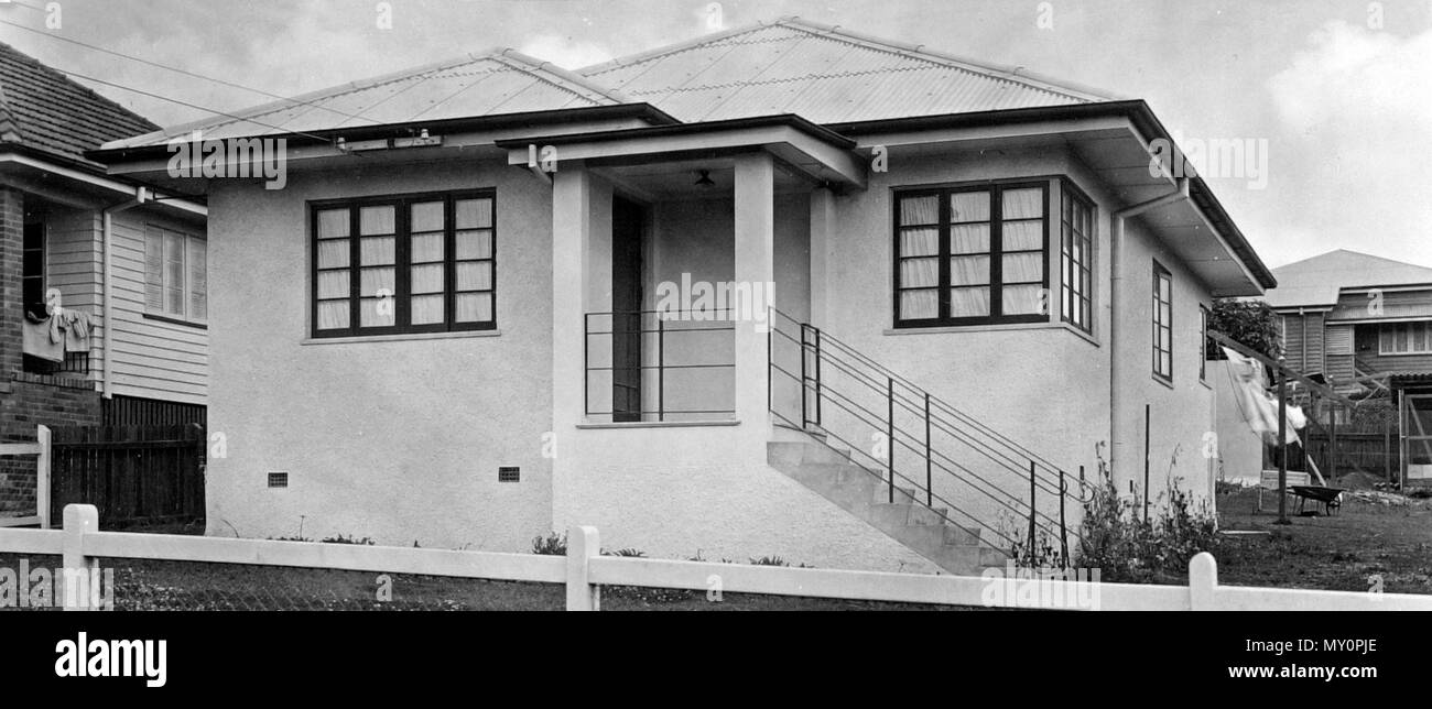 Queensland Gehäuse Kommission, Haus am Chermside, August 1949. Der Telegraph vom 17. Juli 1947 Neues Gehäuse Bereich Chermside 186309833) eine Fläche von 10 Hektar zwischen Hamilton Road und ritt Straße, Chermside, ist zwingend für staatliche Gehäuse Zwecke erworben werden. Der stellvertretende Minister für öffentliche Arbeiten (Mr. Bruce) sagte, dass Bekanntmachungen der Wiederaufnahme im November auf sechs Eigentümer von Grundstücken In diesem Ort gedient worden war. Die Verhandlungen waren da in Einkaufsvereinbarungen durch das Gehäuse Kommission mit drei der Grundeigentümer vorgenommen wurden. In zwei der drei verbleibenden Fälle Executive Genehmigung war auf M Stockfoto